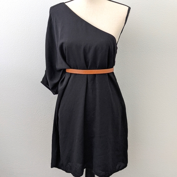 cupcakes & cashmere Dresses & Skirts - Women's cupcakes and cashmere one shoulder dress M